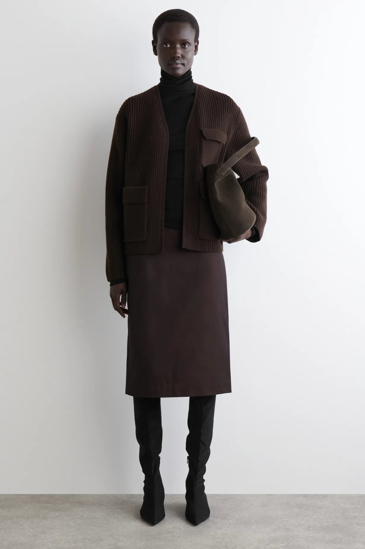GERIPPTE UTILITY-STRICKJACKE AUS MERINOWOLLE