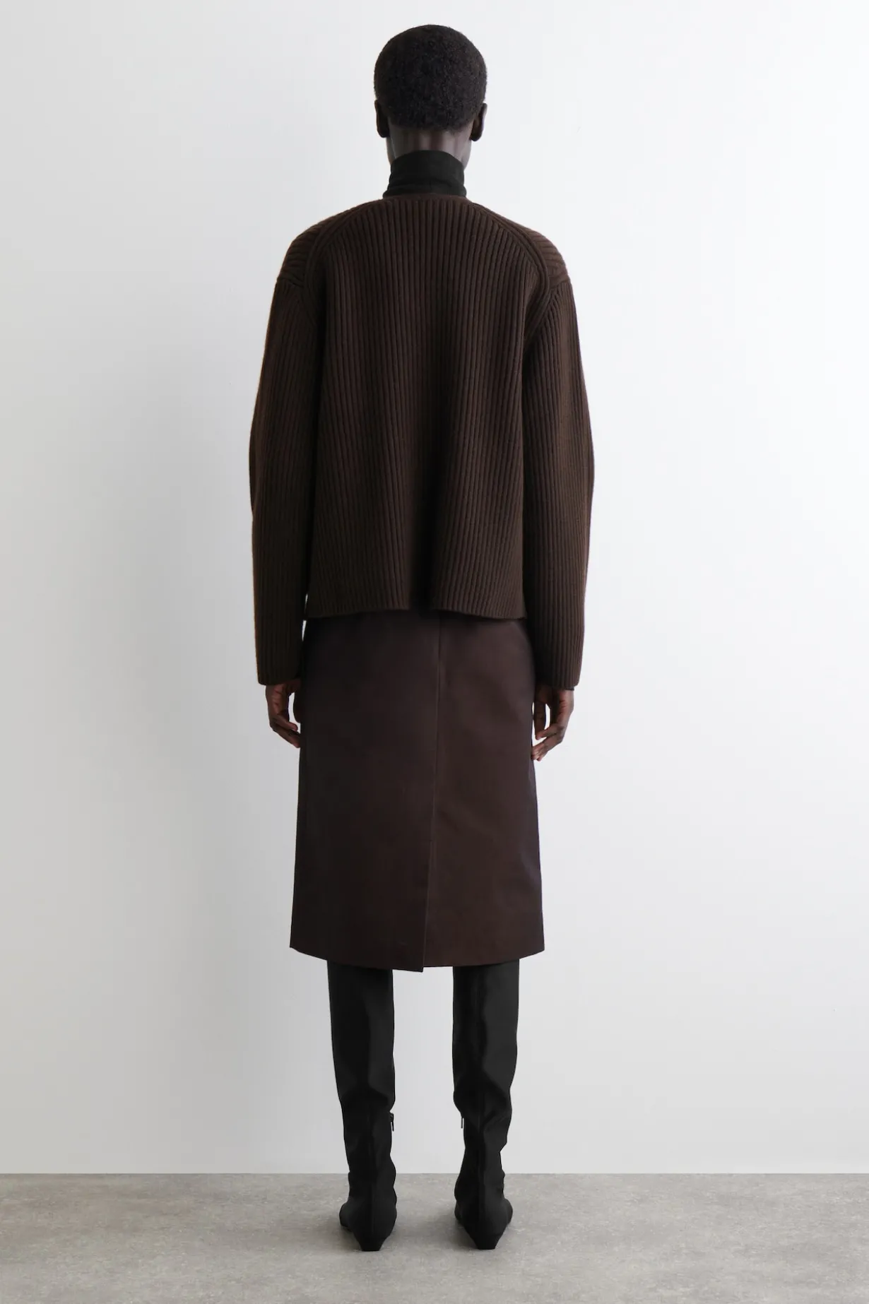 GERIPPTE UTILITY-STRICKJACKE AUS MERINOWOLLE