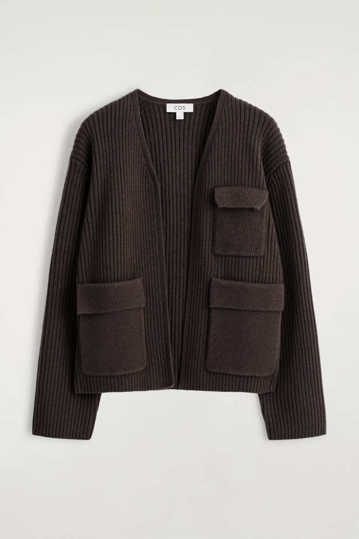 GERIPPTE UTILITY-STRICKJACKE AUS MERINOWOLLE