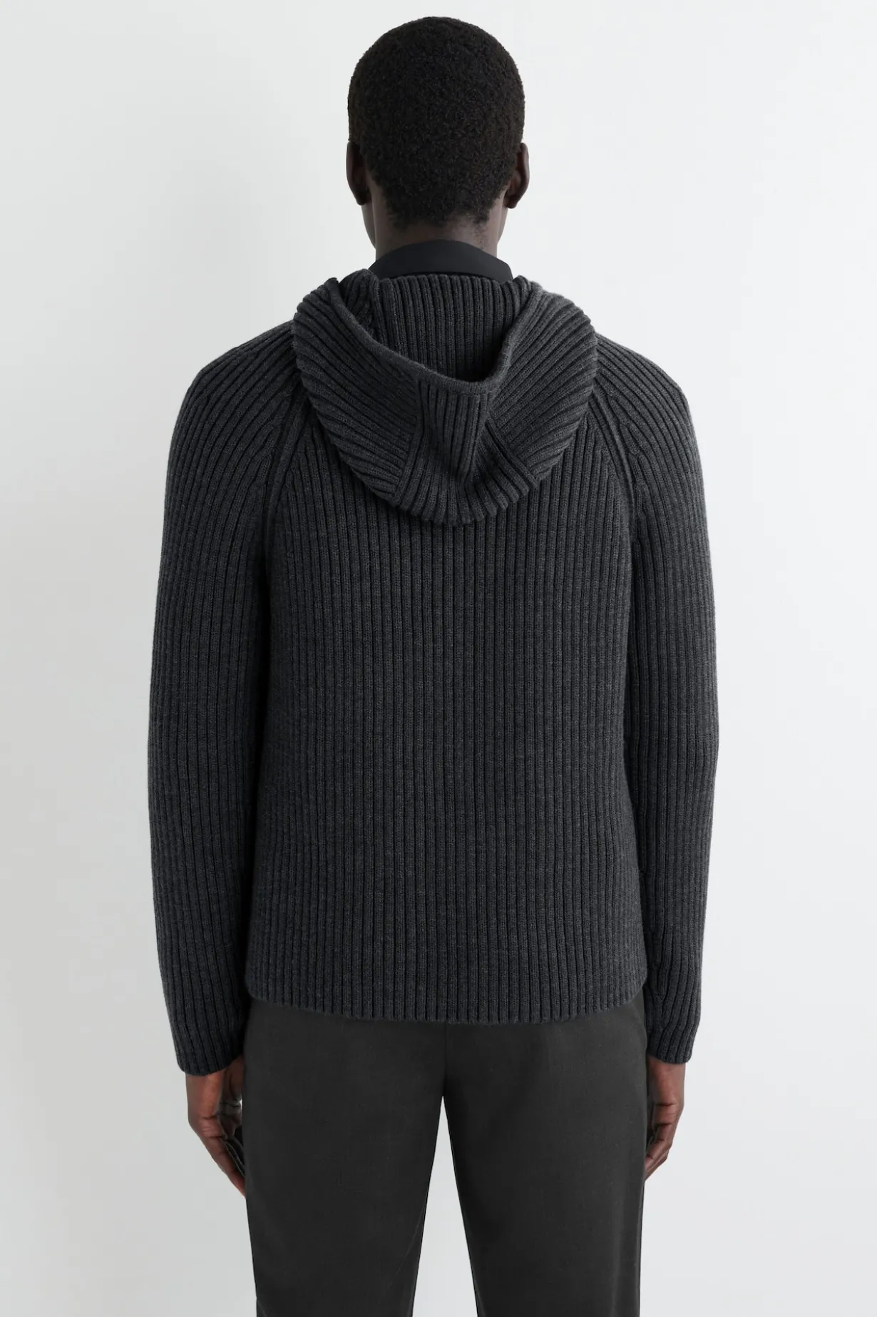 GERIPPTER KAPUZENPULLOVER AUS WOLL-BAUMWOLL-MIX