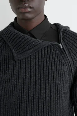 GERIPPTER KAPUZENPULLOVER AUS WOLL-BAUMWOLL-MIX