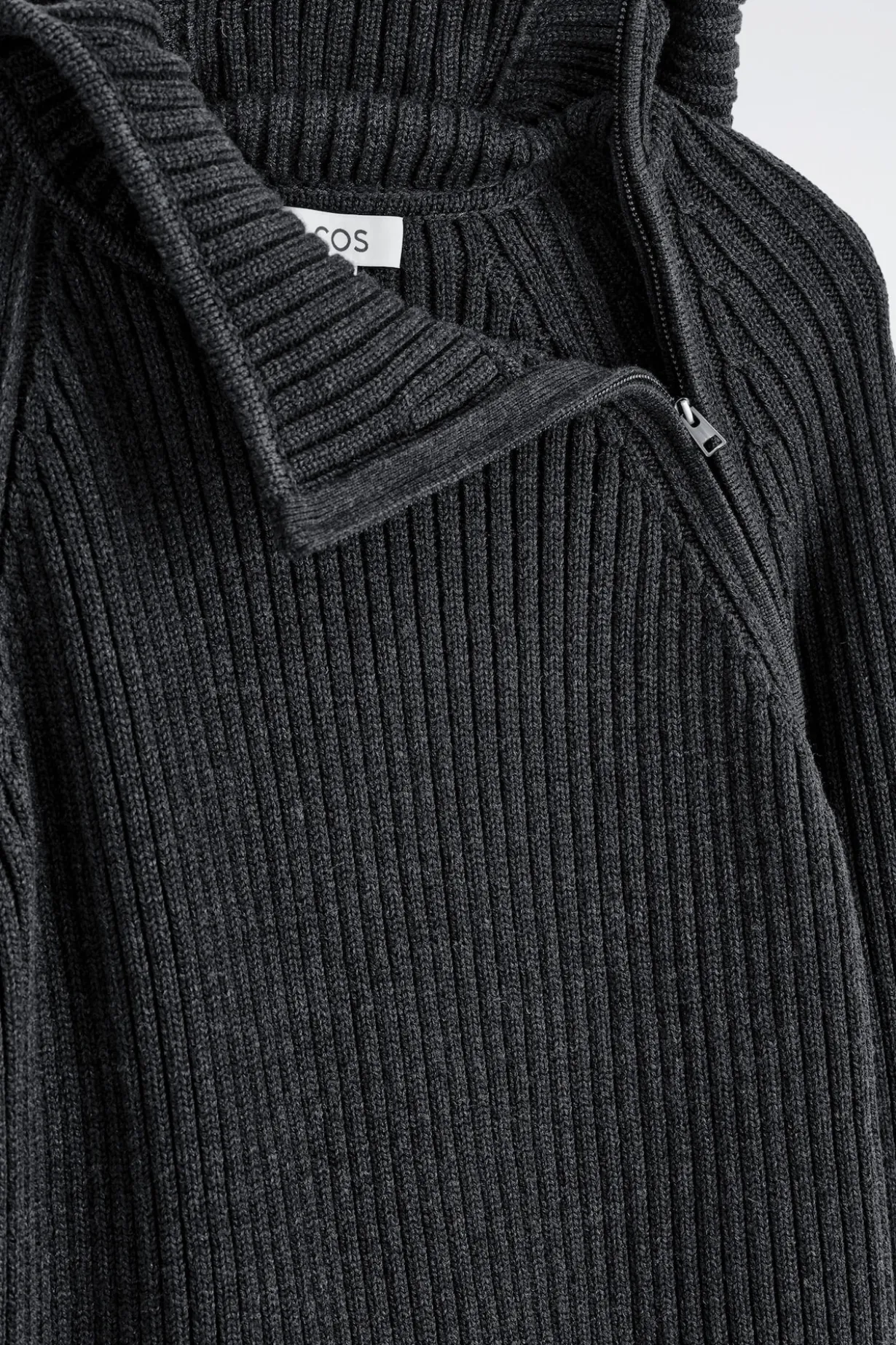 GERIPPTER KAPUZENPULLOVER AUS WOLL-BAUMWOLL-MIX