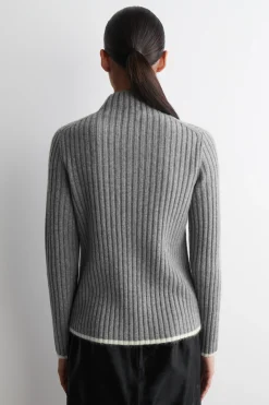 GERIPPTER WOLLPULLOVER MIT KRAGEN