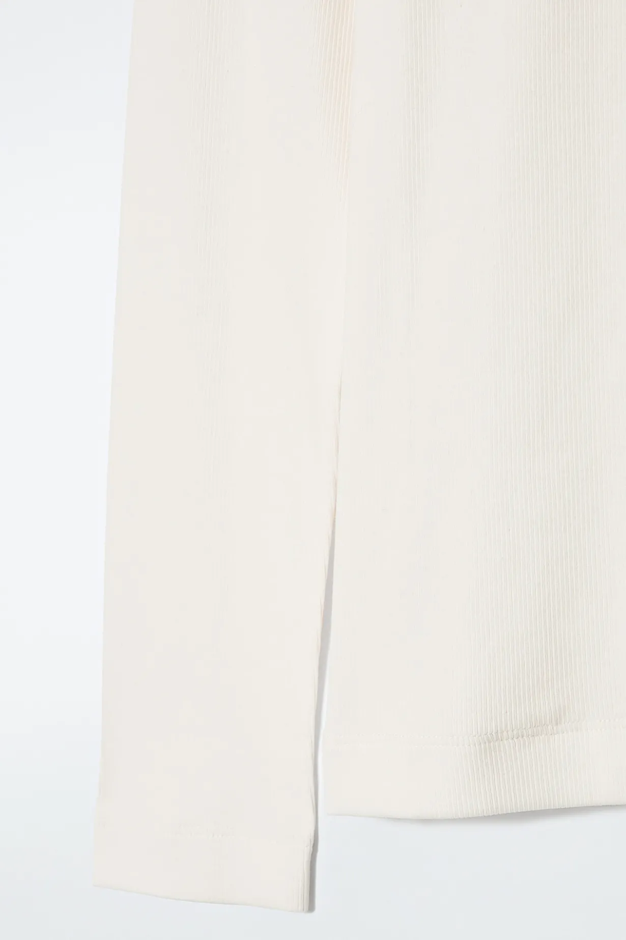 GERIPPTES LANGARMSHIRT AUS JERSEY