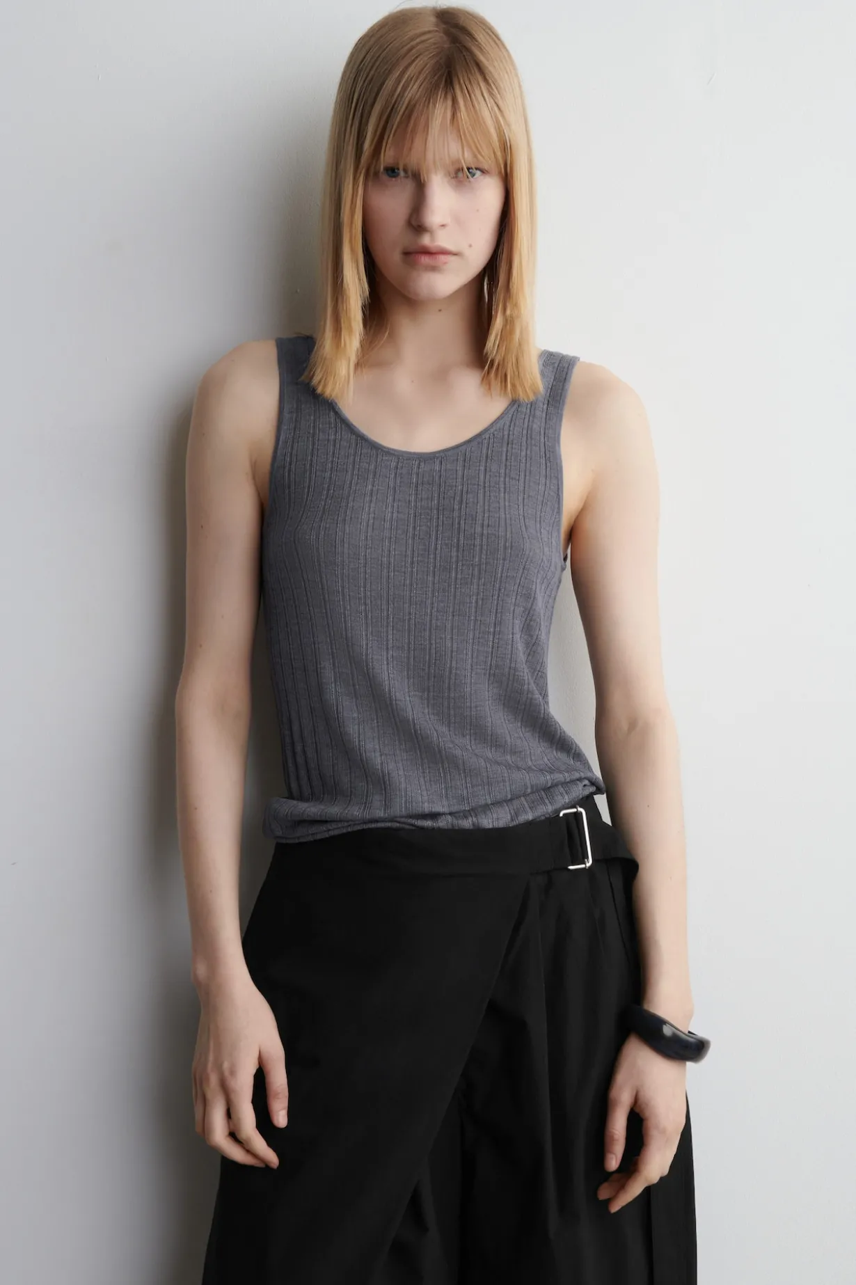 GERIPPTES TANKTOP AUS SEIDE