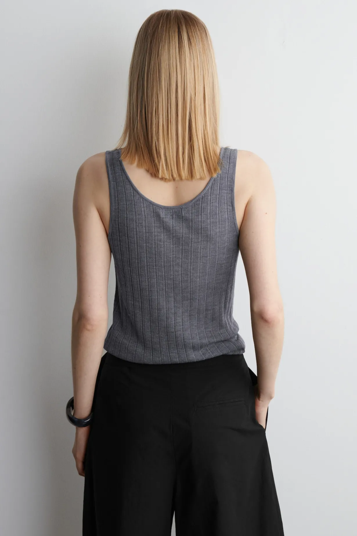 GERIPPTES TANKTOP AUS SEIDE
