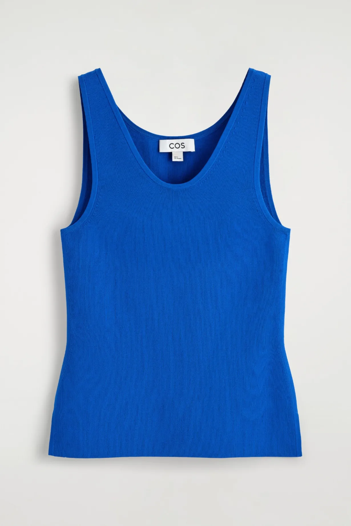 GERIPPTES TANKTOP MIT TIEFEM AUSSCHNITT