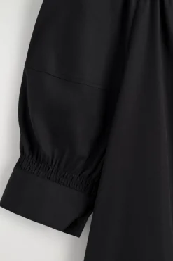 GESMOKTES HEMDKLEID MIT PUFFÄRMELN