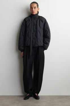 GESTEPPTE DAUNENJACKE MIT RAFFUNGEN