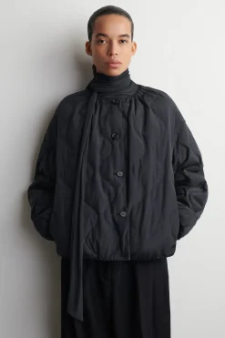 GESTEPPTE DAUNENJACKE MIT RAFFUNGEN