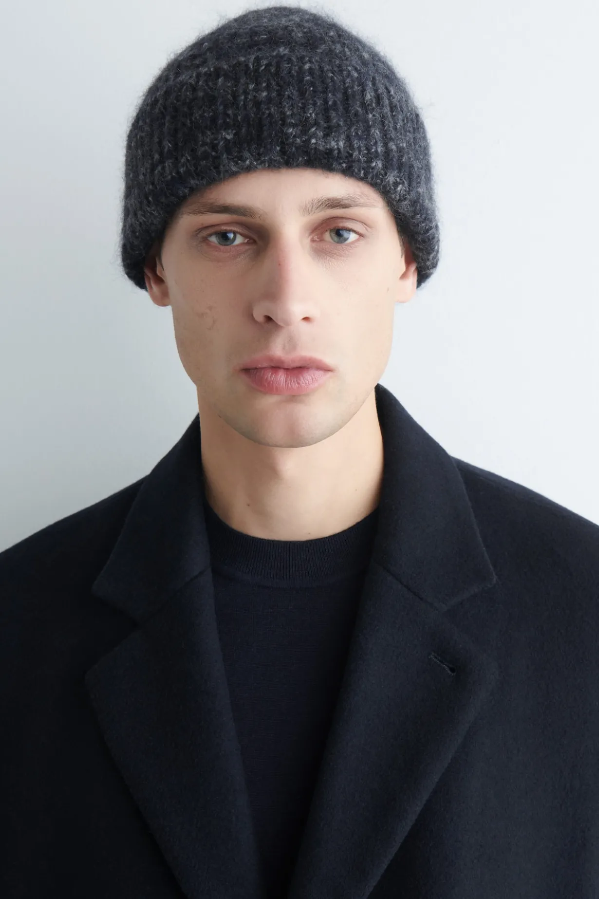 GESTREIFTE BEANIE AUS GEBÜRSTETEM WOLL-MIX