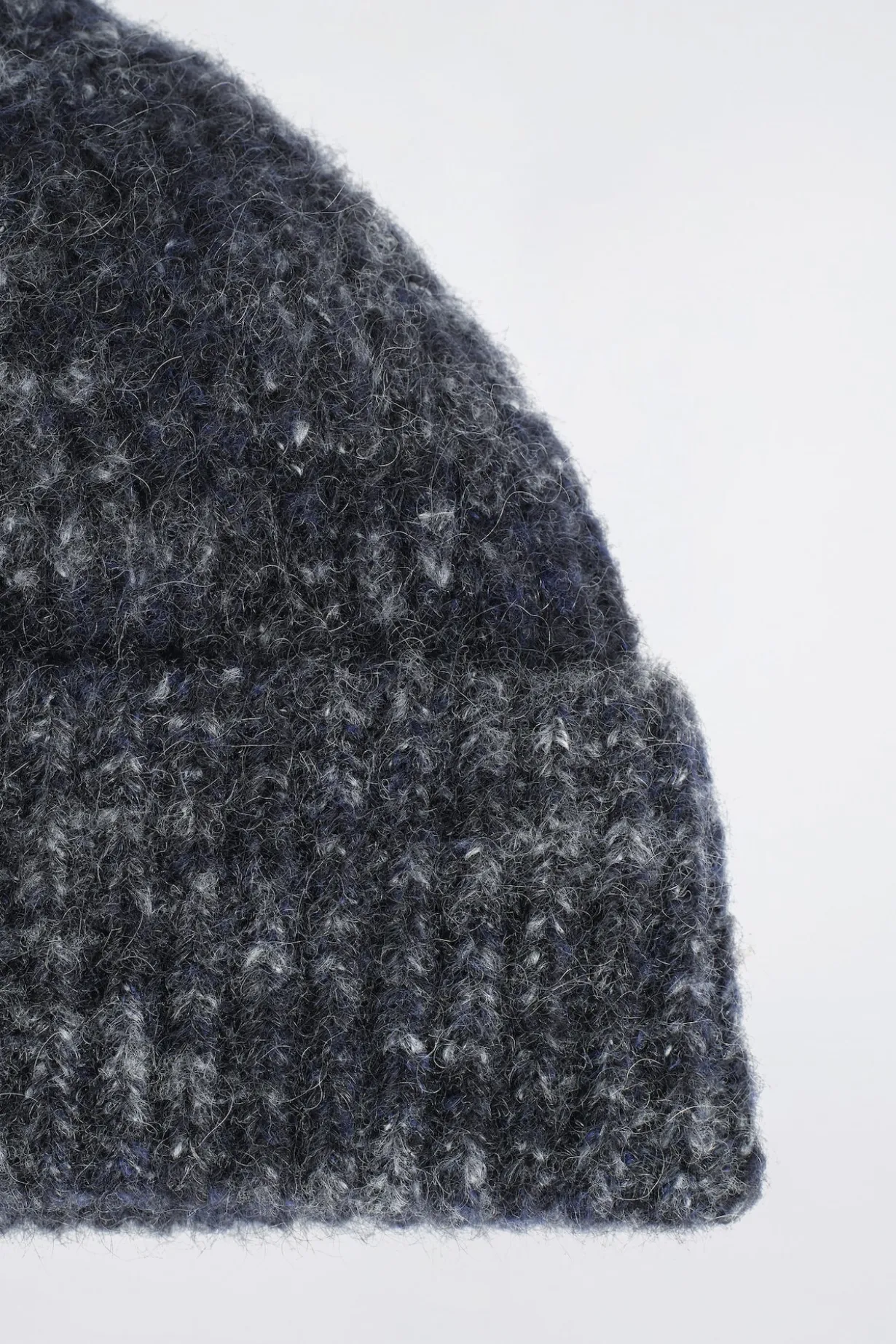 GESTREIFTE BEANIE AUS GEBÜRSTETEM WOLL-MIX