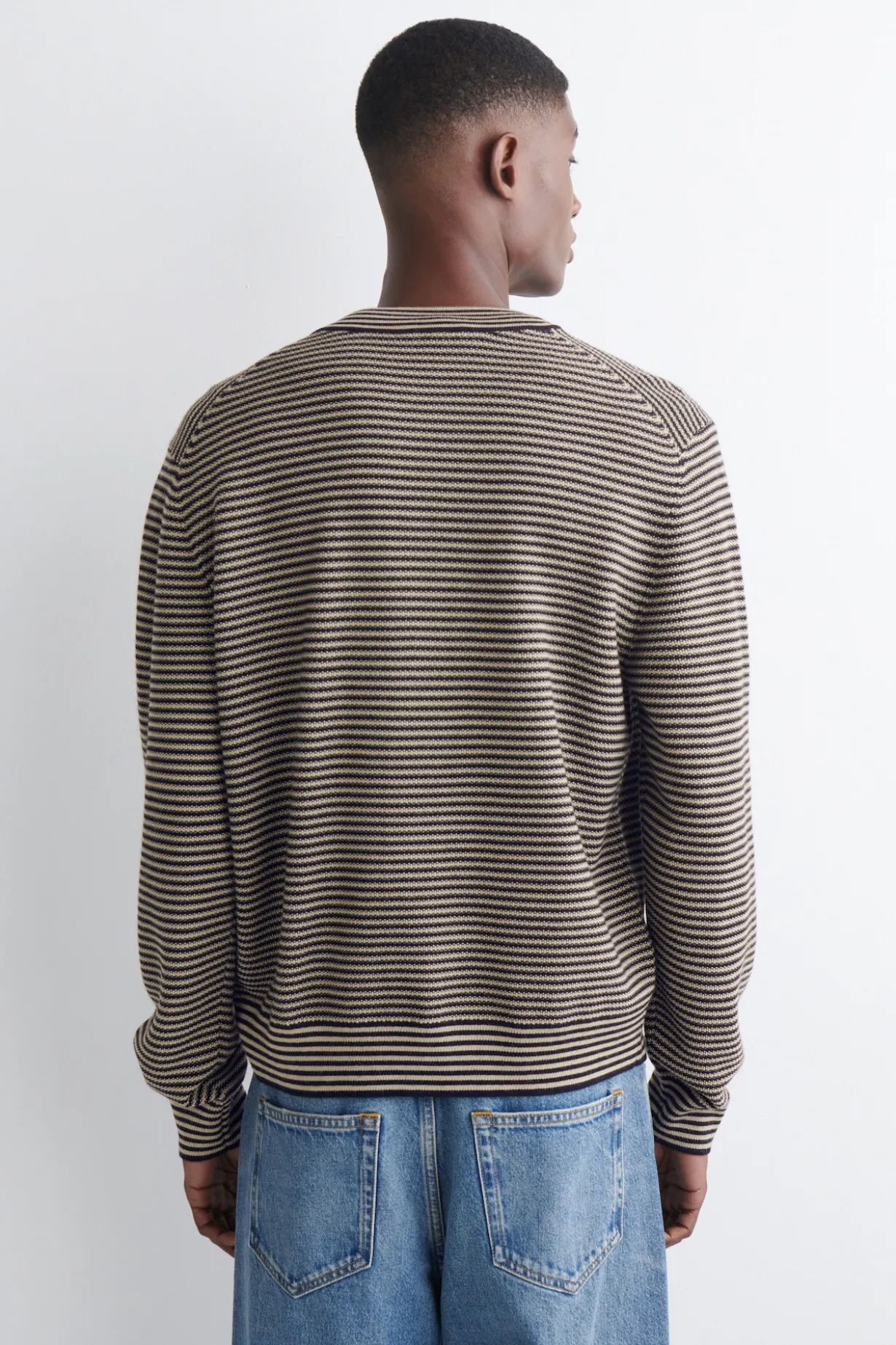GESTREIFTE STRICKJACKE AUS MERINOWOLLE