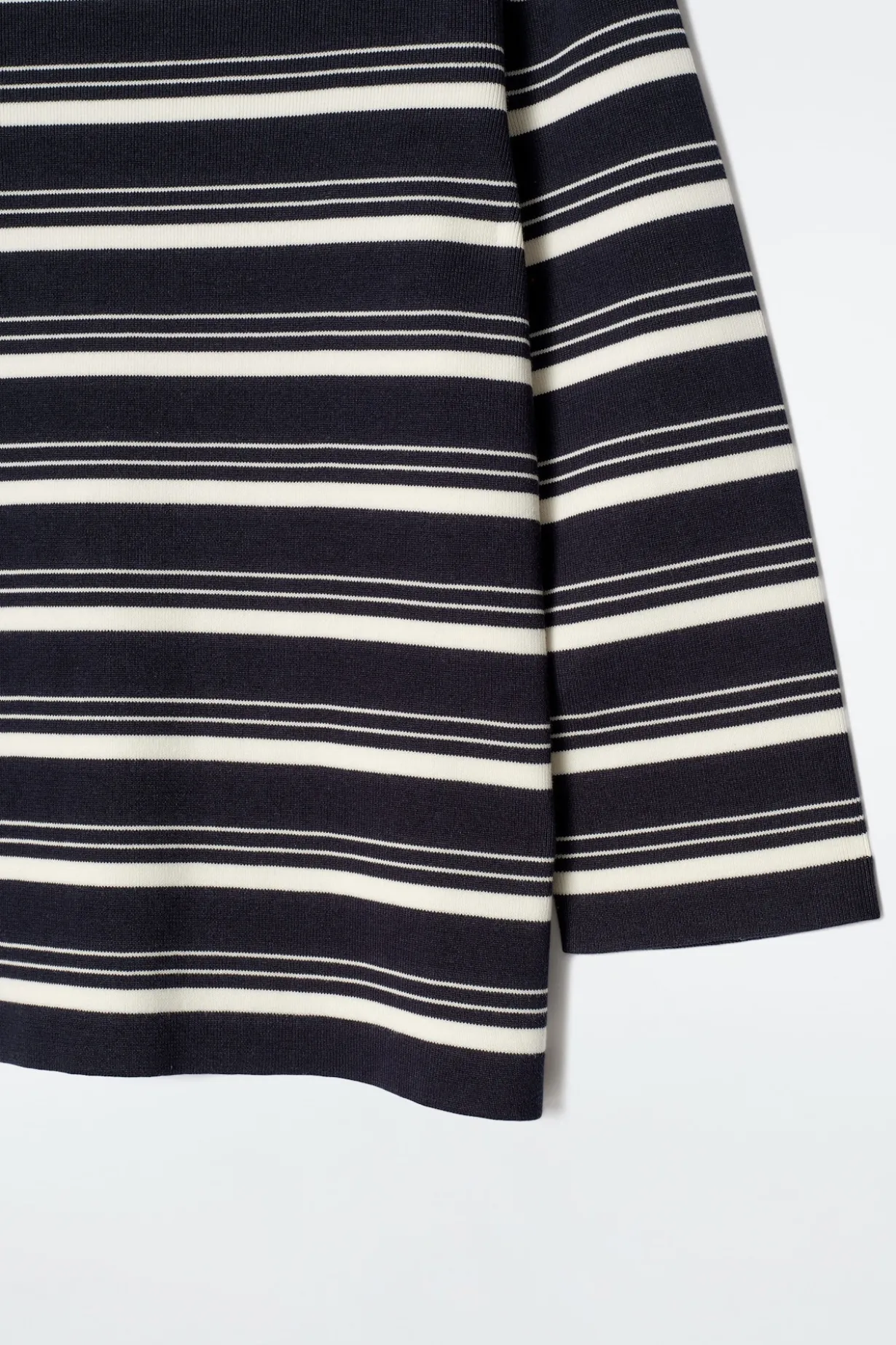 GESTREIFTER BAUMWOLLPULLOVER MIT U-BOOT-AUSSCHNITT
