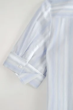 GESTREIFTES HEMDKLEID MIT KURZEN ÄRMELN