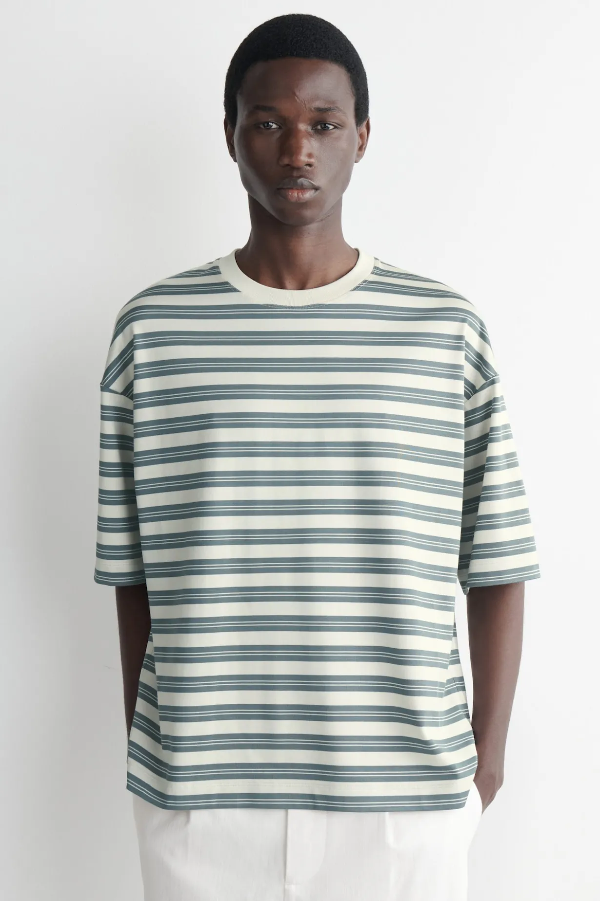 GESTREIFTES OVERSIZED-T-SHIRT AUS BAUMWOLLE