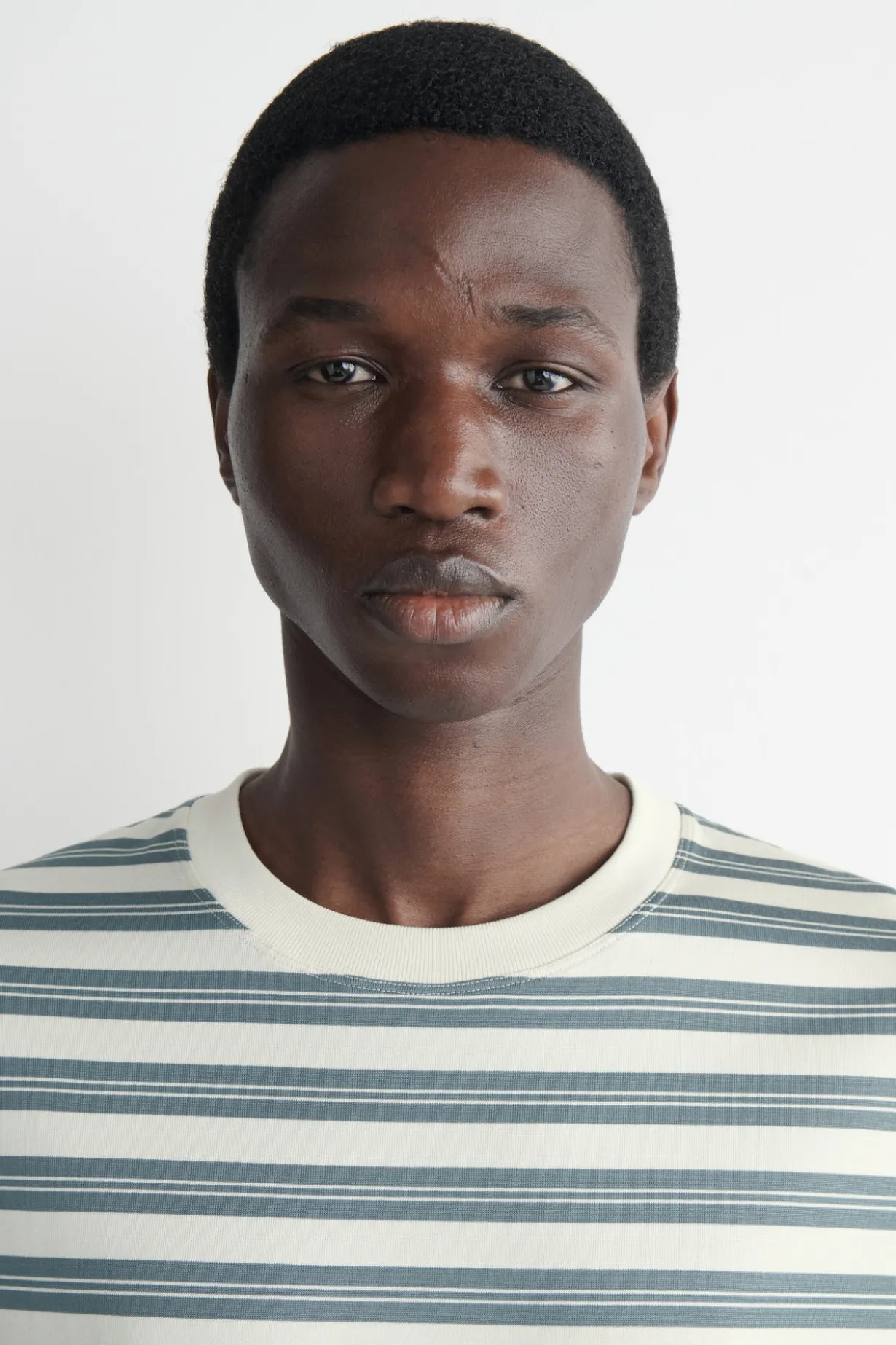 GESTREIFTES OVERSIZED-T-SHIRT AUS BAUMWOLLE