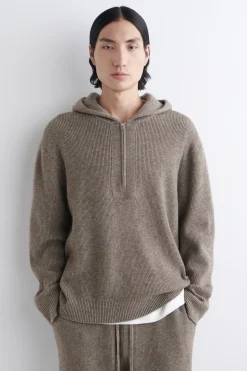 GESTRICKTER KAPUZENPULLOVER AUS MERINOWOLL-YAK-MIX