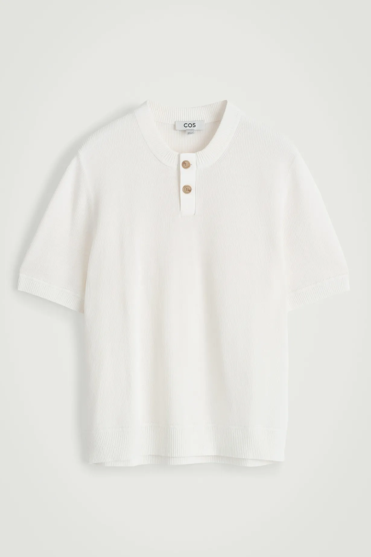 GESTRICKTES HENLEY-T-SHIRT AUS BAUMWOLLE
