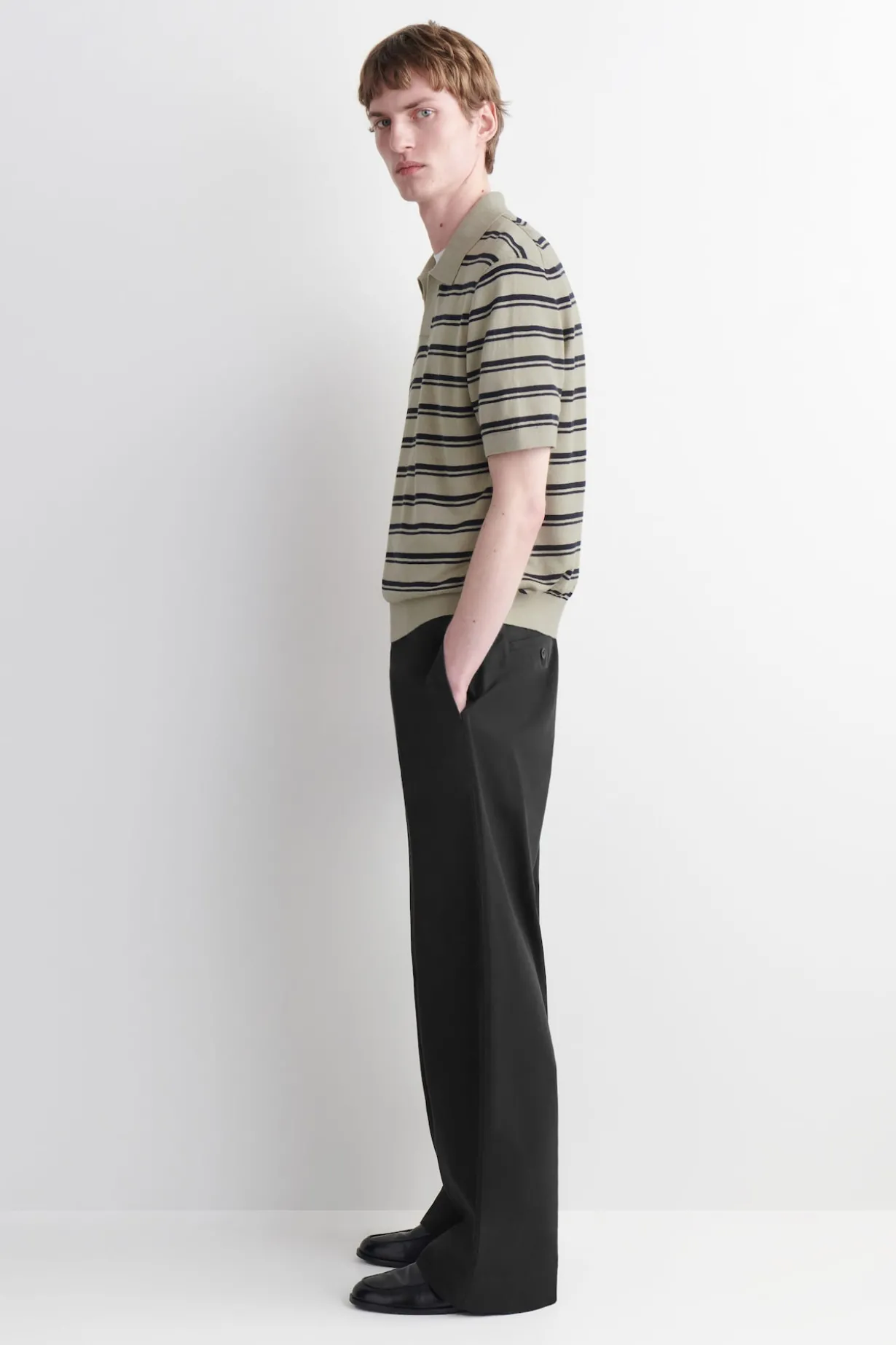 GESTRICKTES POLOSHIRT AUS LEINEN