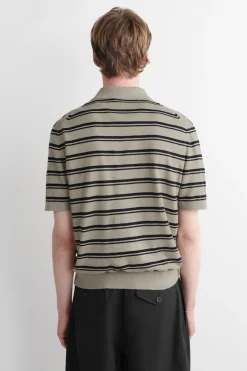 GESTRICKTES POLOSHIRT AUS LEINEN