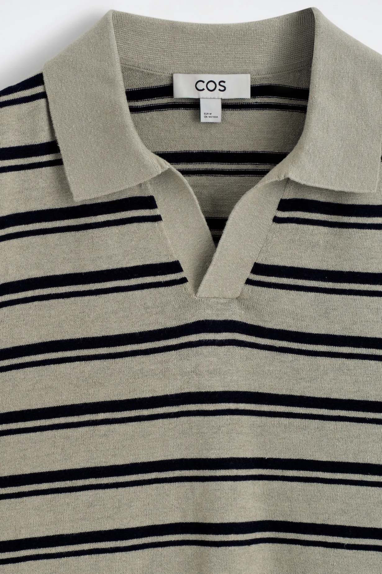 GESTRICKTES POLOSHIRT AUS LEINEN