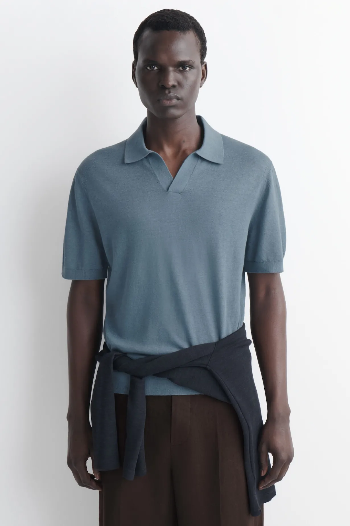 GESTRICKTES POLOSHIRT AUS LEINEN