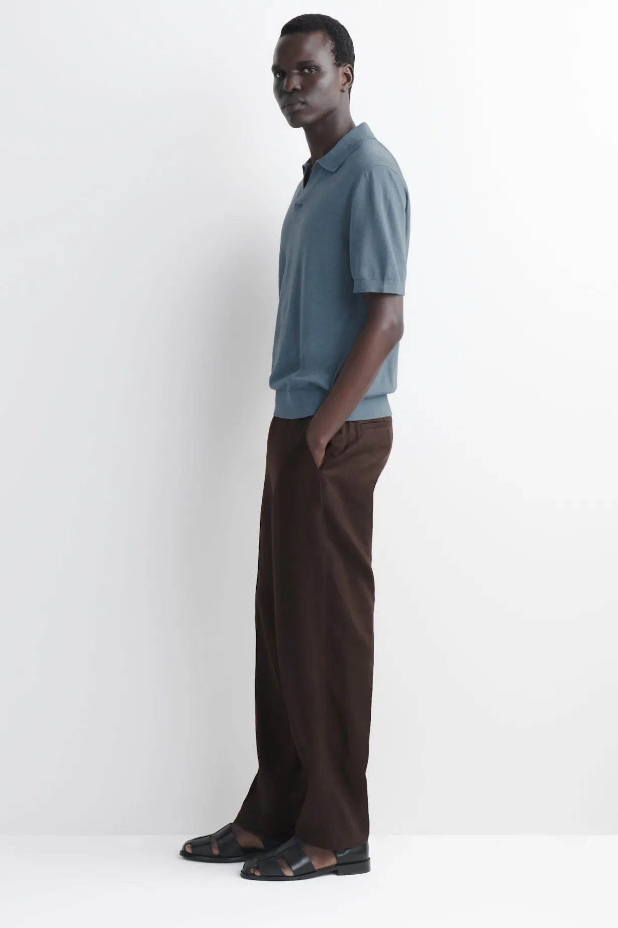 GESTRICKTES POLOSHIRT AUS LEINEN