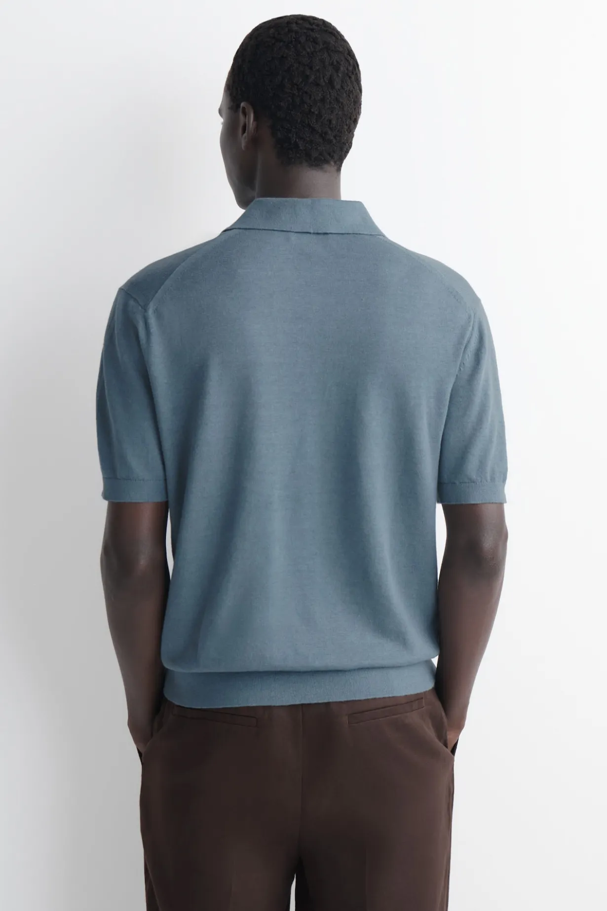 GESTRICKTES POLOSHIRT AUS LEINEN