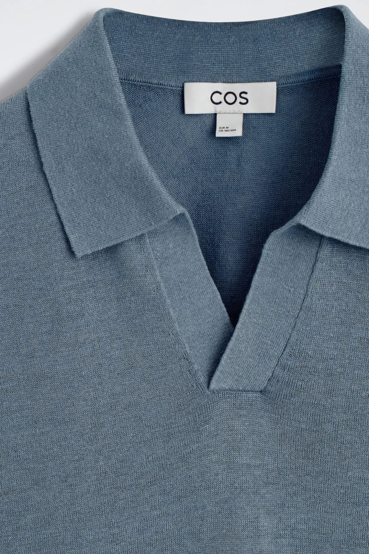 GESTRICKTES POLOSHIRT AUS LEINEN