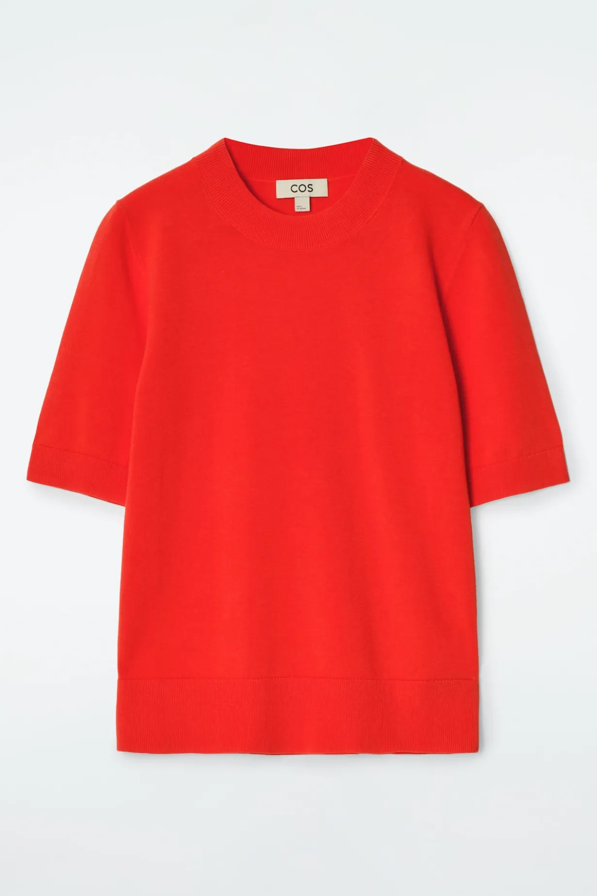 GESTRICKTES T-SHIRT MIT NORMALER PASSFORM