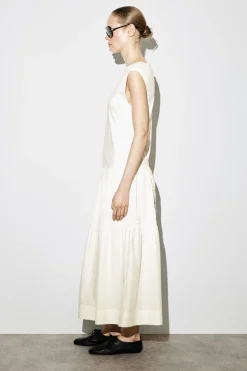GESTUFTES MIDIKLEID MIT RAFFUNGEN