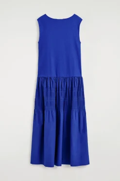 GESTUFTES MIDIKLEID MIT RAFFUNGEN