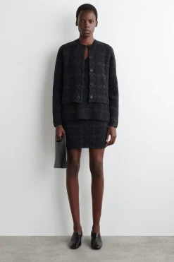 GLITZERNDE BOUCLÉ-STRICKJACKE