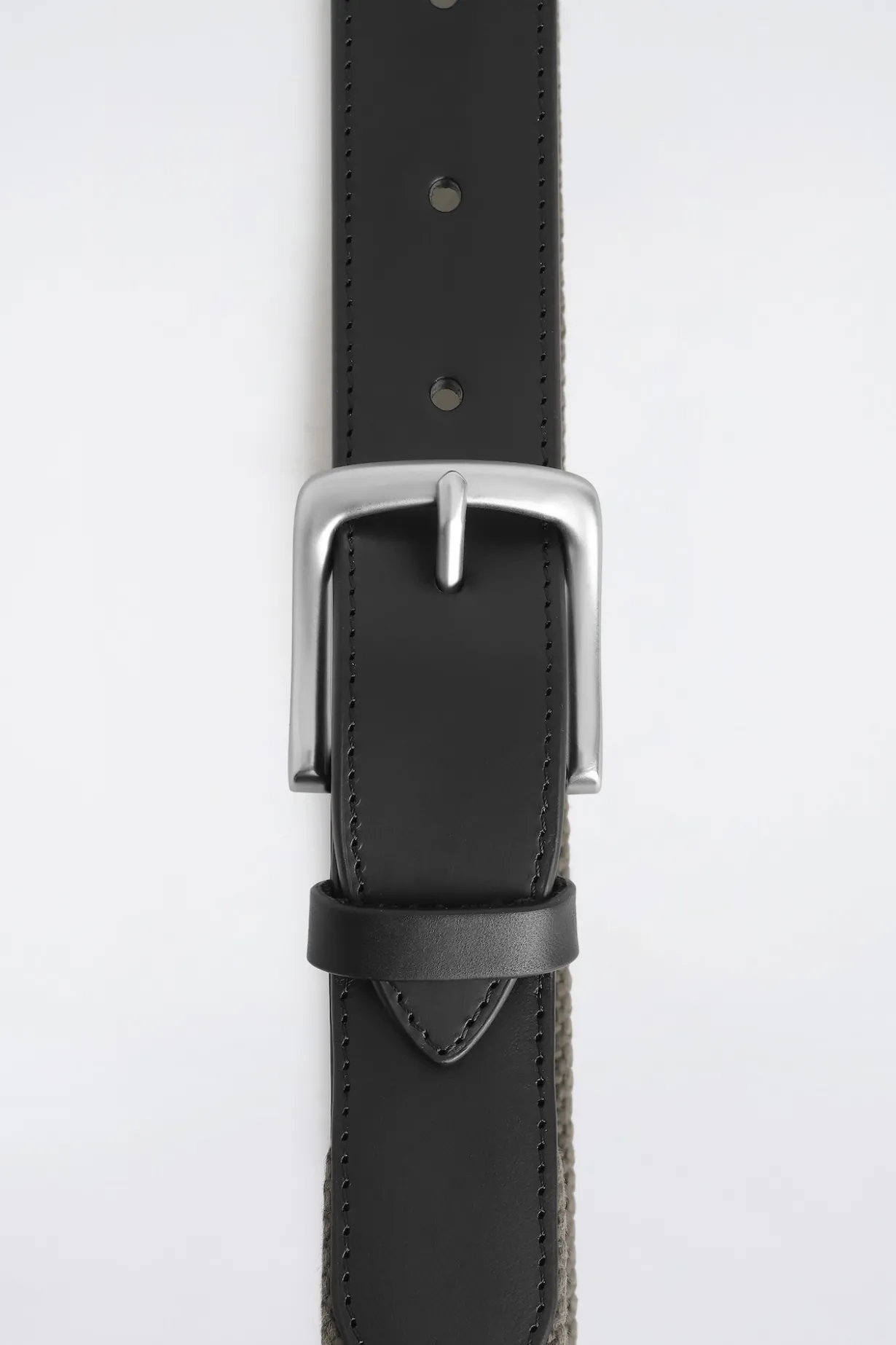 GÜRTEL MIT LEDERDETAILS