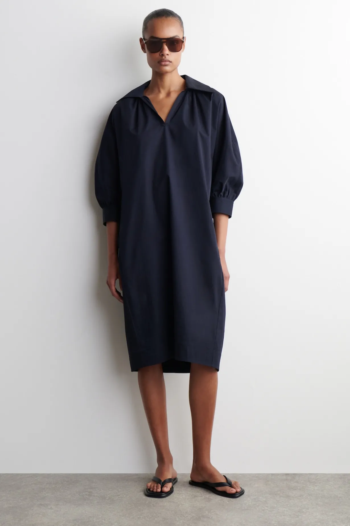 HEMDKLEID AUS BAUMWOLLE IN MIDILÄNGE