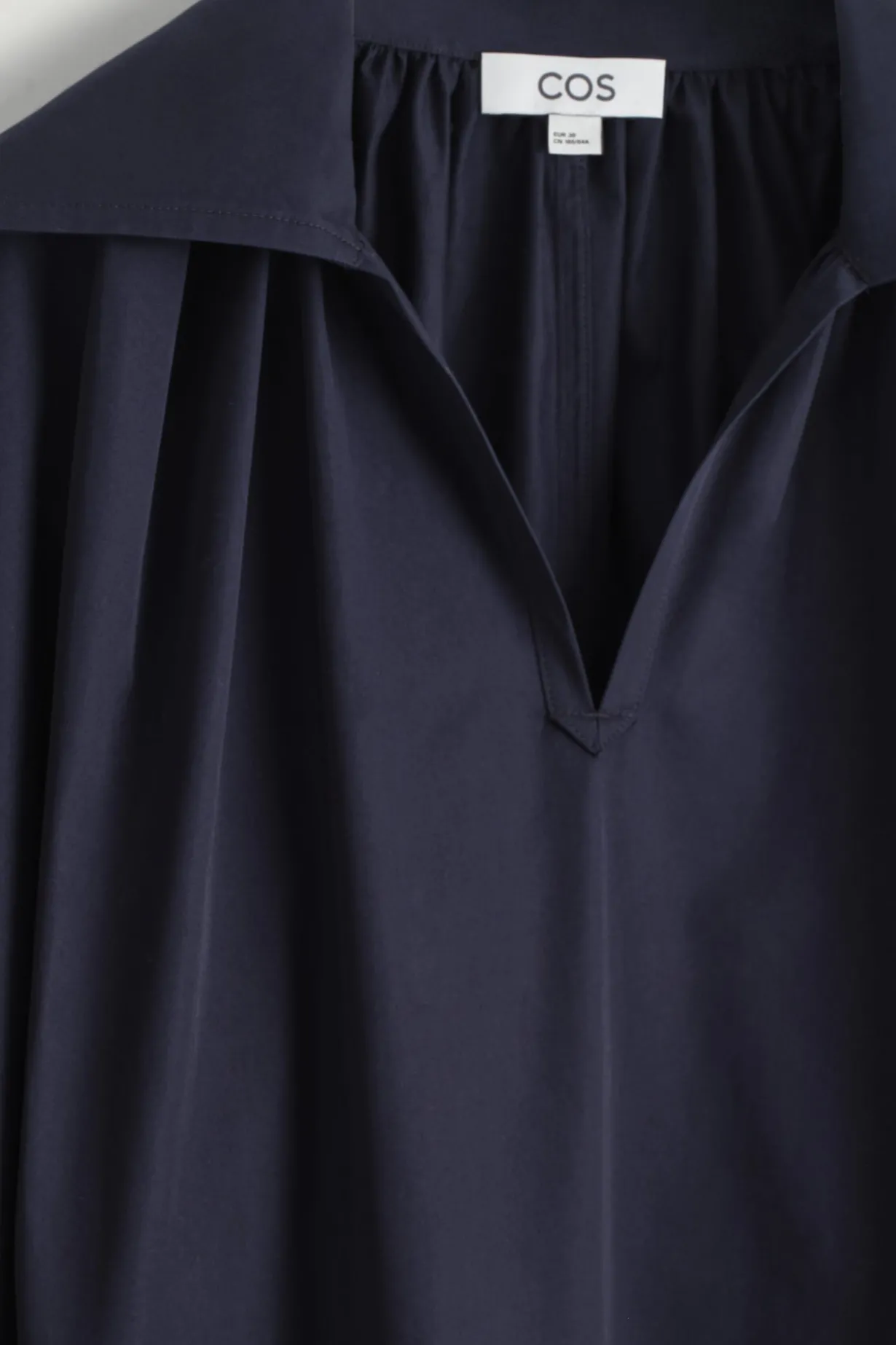 HEMDKLEID AUS BAUMWOLLE IN MIDILÄNGE