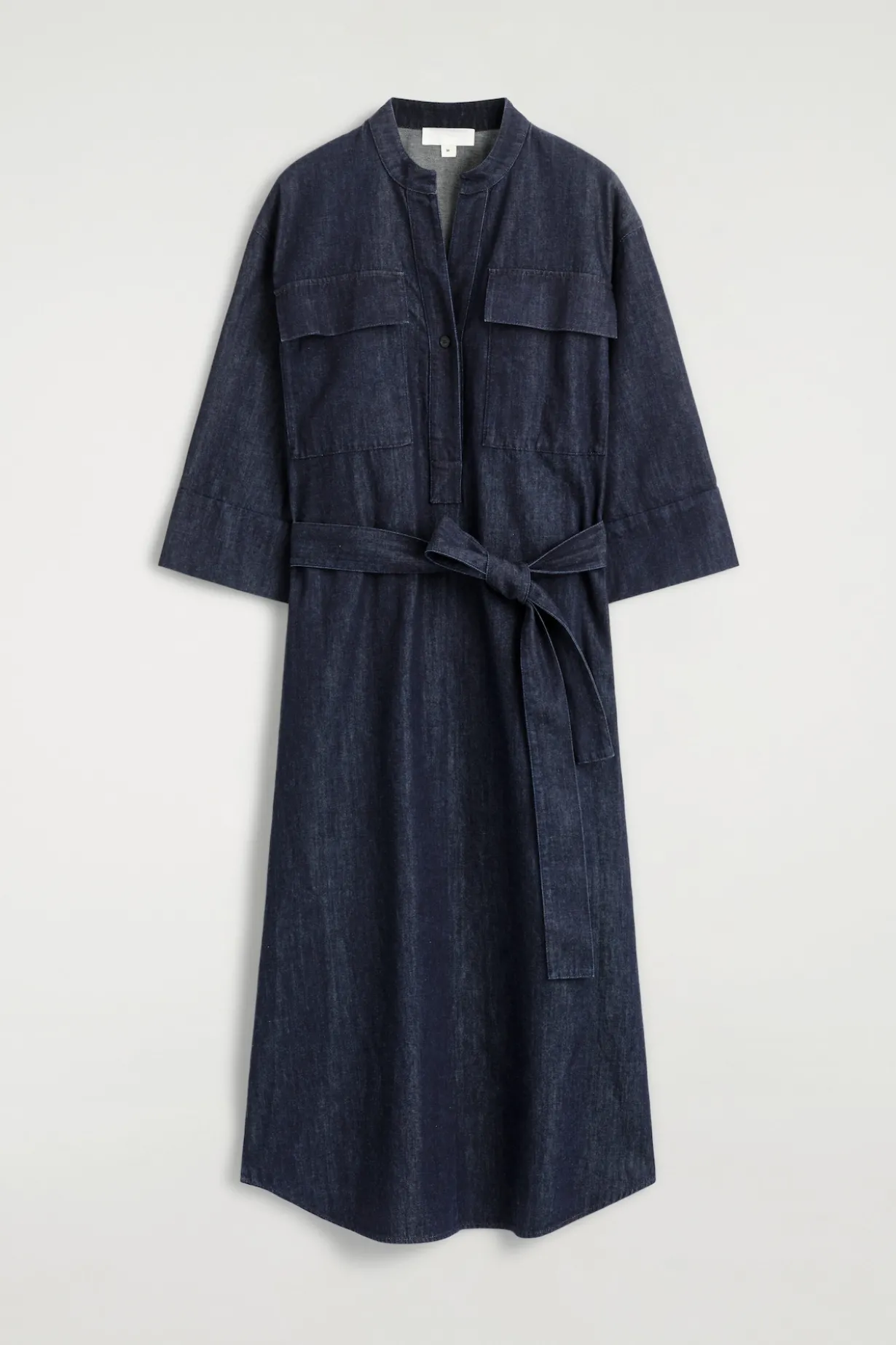 HEMDKLEID AUS DENIM IN MIDILÄNGE