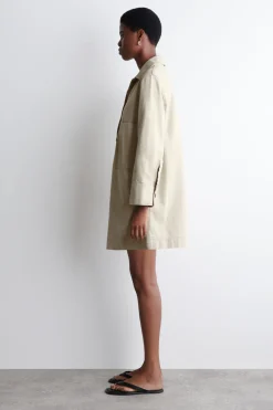 HEMDKLEID AUS DENIM MIT OFFENEM KRAGEN