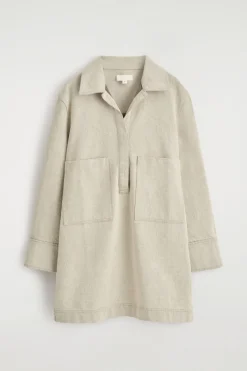 HEMDKLEID AUS DENIM MIT OFFENEM KRAGEN