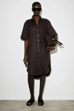 HEMDKLEID AUS LEINEN MIT KURZEN ÄRMELN