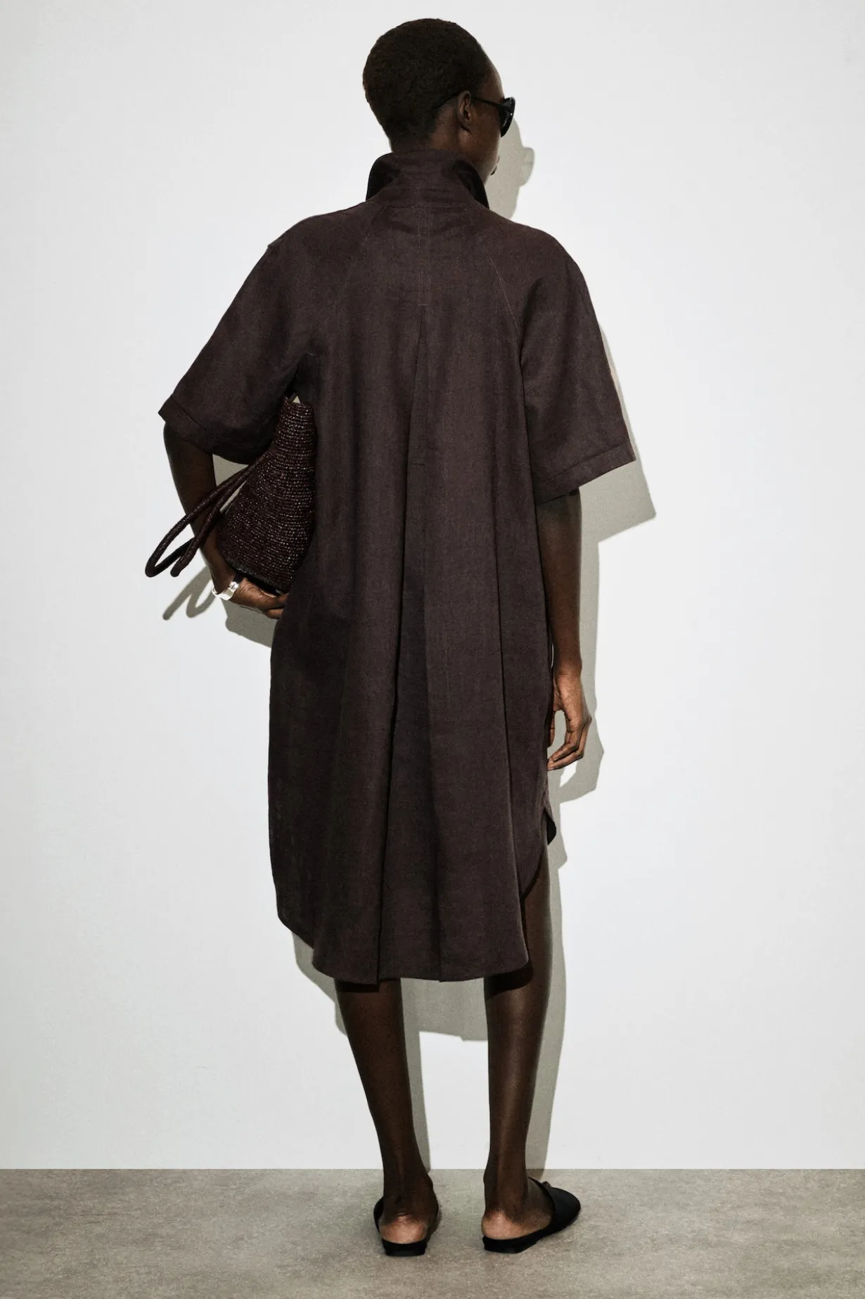 HEMDKLEID AUS LEINEN MIT KURZEN ÄRMELN