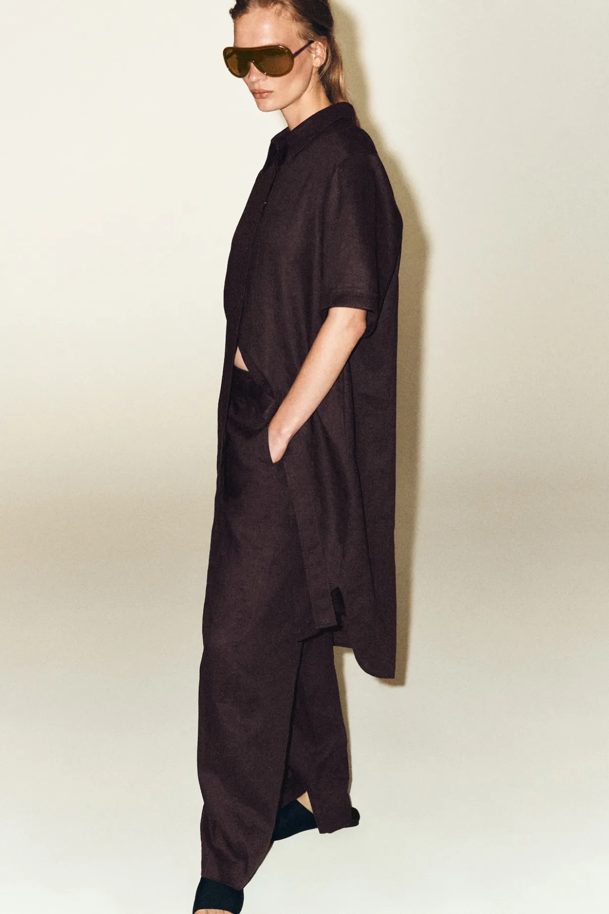 HEMDKLEID AUS LEINEN MIT KURZEN ÄRMELN
