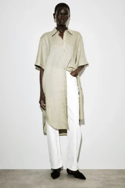 HEMDKLEID AUS LEINEN MIT KURZEN ÄRMELN