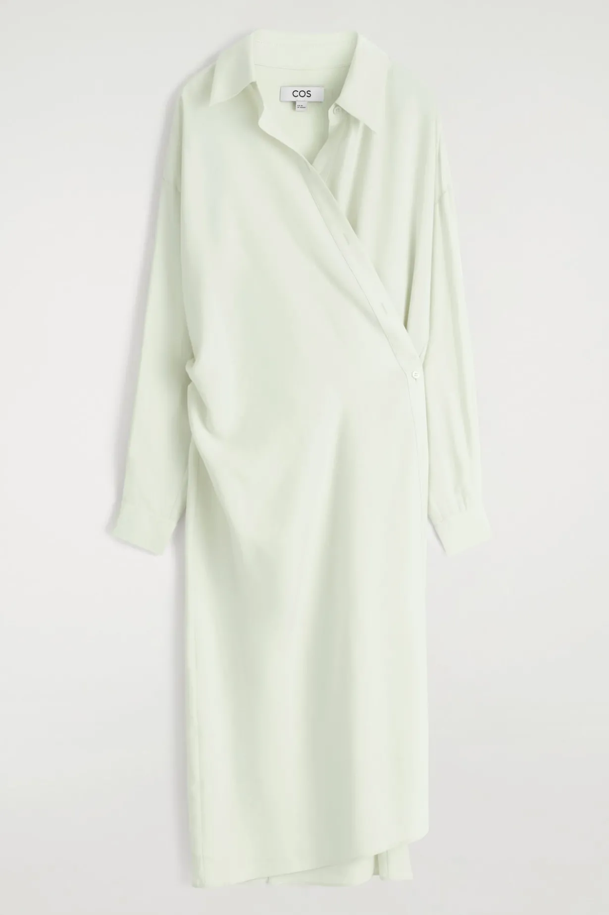 HEMDKLEID IN MIDILÄNGE UND WICKELOPTIK