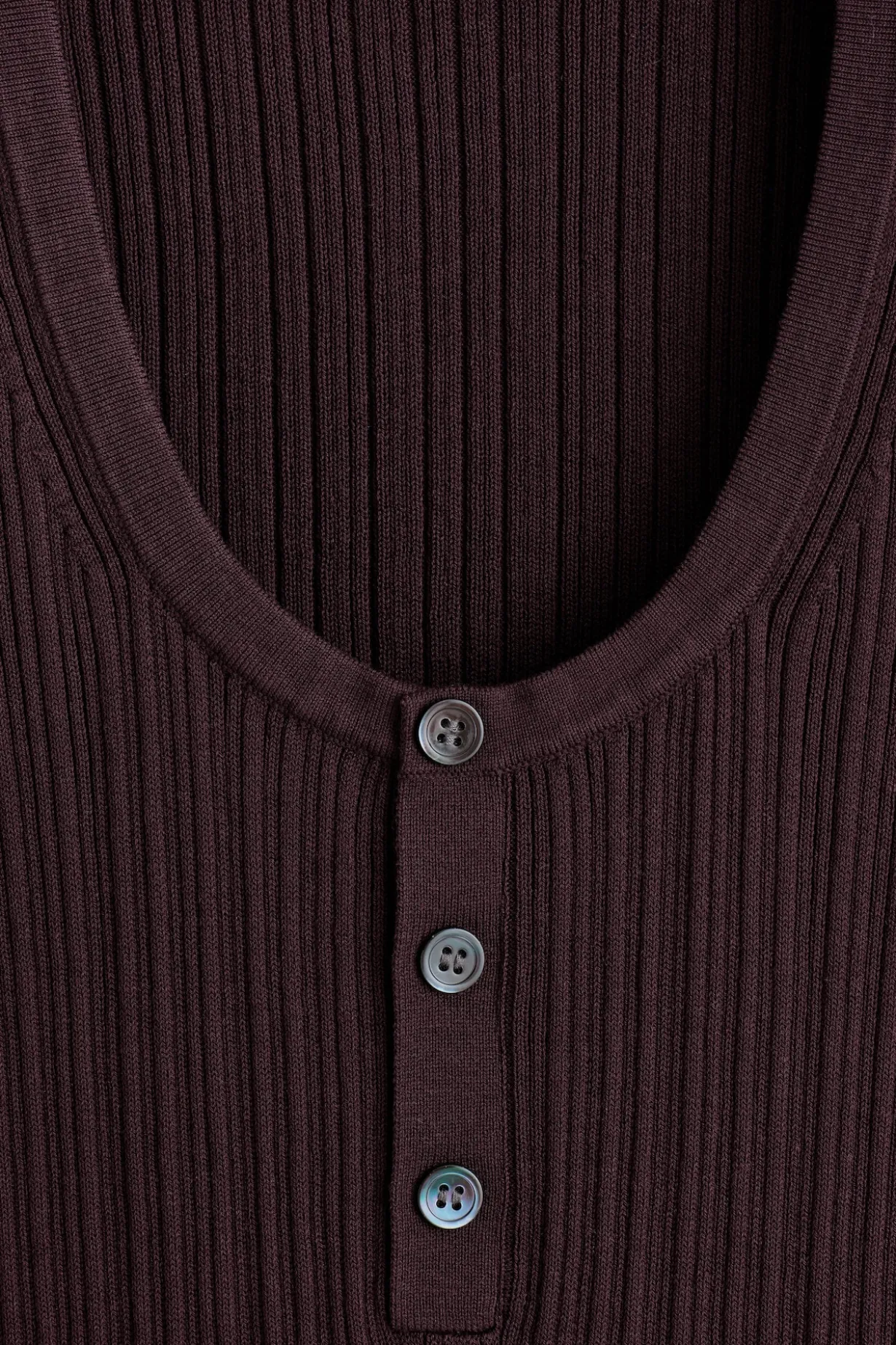 HENLEY-TANKTOP AUS SEIDEN-BAUMWOLL-MISCHUNG