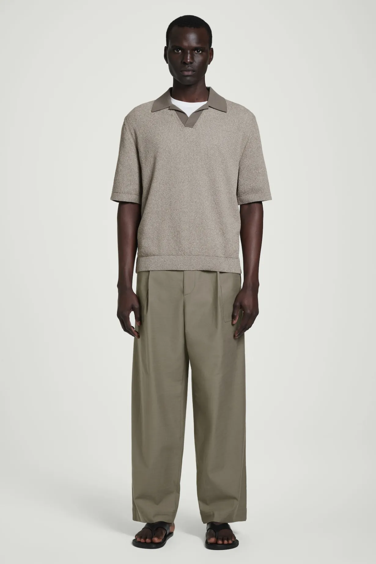 HOSE AUS BAUMWOLL-TWILL MIT WEITEM BEIN