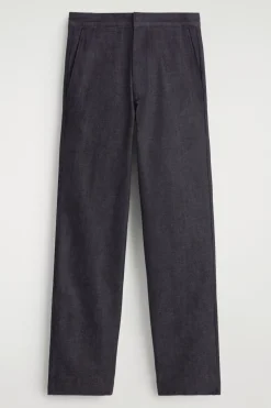 HOSE AUS DENIM MIT GERADEM BEIN