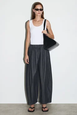 HOSE AUS DENIM MIT KORDELZUGBUND UND BARREL-BEIN