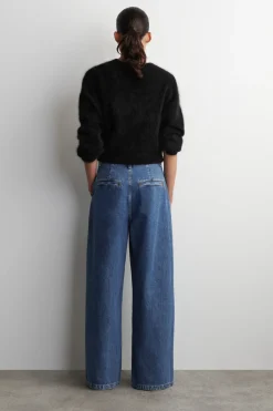 HOSE AUS DENIM MIT WEITEM BEIN